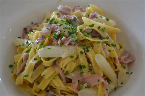 Lekker op het platteland Tagliatelle met asperges en parmaham