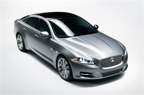 The robust, brawny lower section of the jaguar xj is juxtaposed with the slender and beautiful quality of the car's roofline, which takes encouragement from the 1968 jaguar xj saloon. Jaguar 3.0 V6 Diesel Review | Private Fleet