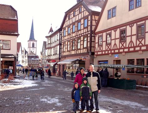 In der whg befindet sich eine ebk mit allen elektrogeräten. Leap onto the Lily Pad: Lohr Am. Main (Snow White)