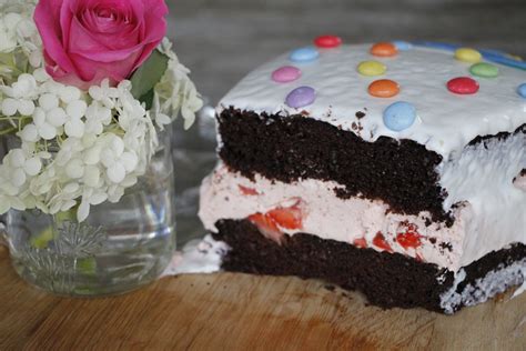 Heute zeigen wir euch unser leckeres mosaik kuchen rezept ( ohne backen kuchen), auch pyramidenkuchen genannt, das ganz einfach nachzumachen ist. Schultüten-Torte backen: Rezept und Ideen - Lavendelblog