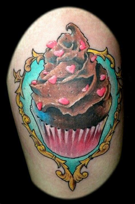 People who are in love with the sweets, cakes and the bakery items select these tattoos designs. Another cupcake tattoo :D | Tatuajes, Diseños para ...