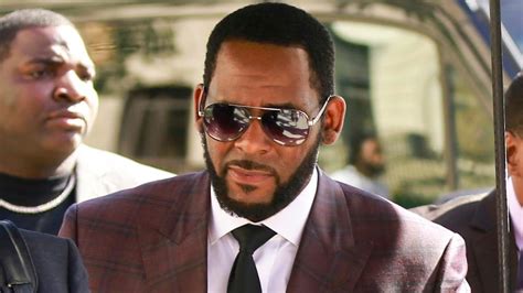 R Kelly Under Pressure To Make Deal Following Federal Charges In Sex