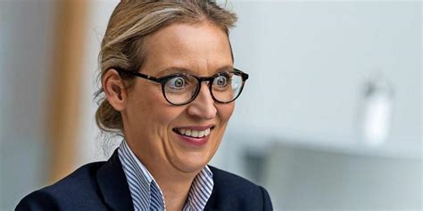 Deutsche ökonomin und politikerin (afd), mdb. Will AfD-Chefin Weidel jetzt die Schweiz annektieren?