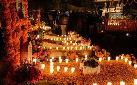 Tradiciones Del Día De Muertos En México