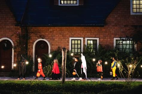 Halloween Safety Tips for Trick-or-Treating Fun | Reader’s Digest
