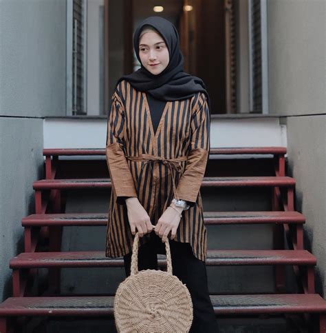 Gaya Hijab Yang Bisa Kamu Contek Saat Diajak Buka Bersama Keluarga Pacar