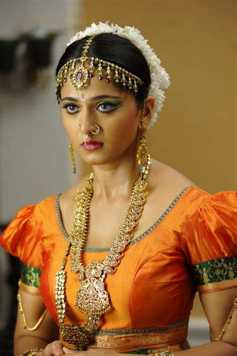Vlol Actress Anushka Hot Pics Photos Stills