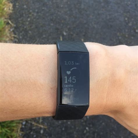 Test Fitbit Charge 4 : plus complet que jamais avec GPS ...