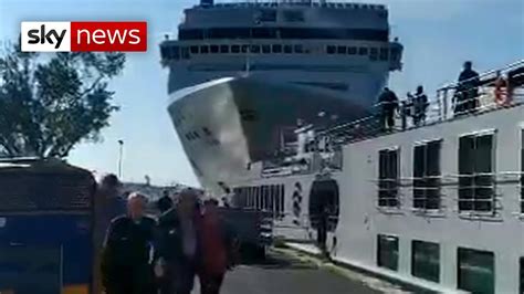 Cruise Ship Crashes Into Dock And Tourist Boat In Venice Lombard Letter