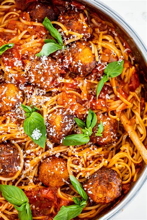 Winter weather puts me in the mood for comfort food. Easy chicken meatballs with pasta - Simply Delicious