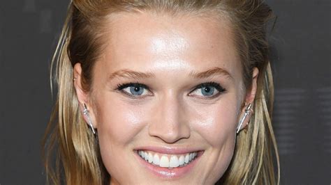 Toni Garrn Und Alexander Pettyfer Haben Sich Verlobt GLAMOUR