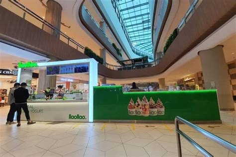Enjoy the llao llao experience with delicious toppings, variety of sauces and nutritious fruit. Llao Llao, Starling Mall PJ | Interior Design & Renovation ...