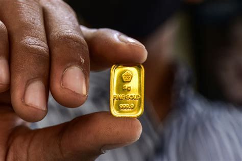 Perhiasan seperti cincin, kalung, gelang, dan. Rincian Terbaru Harga Emas Batangan 24 Karat di Pegadaian
