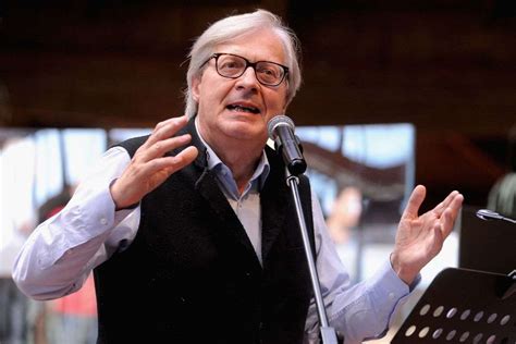 Vittorio Sgarbi, ecco quanto guadagna il noto critico d'arte