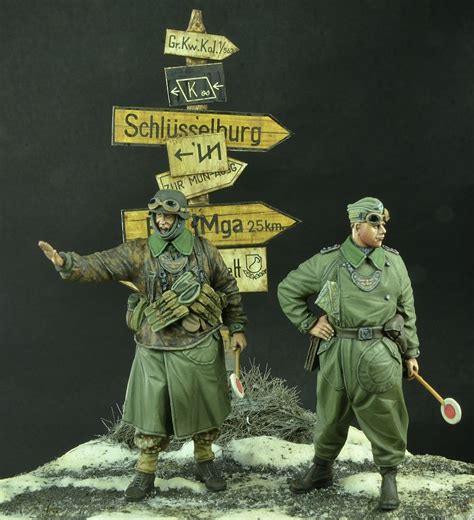 1 35 Scale Ww2 German Command Traffic Soldier 2 People Miniatures World War Ii Unpainted Resin