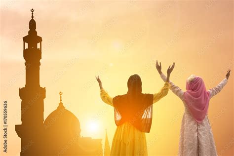 Closed Up Of Two Young Asian Muslim Women Wear Hijab Prayer With Sun