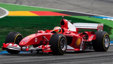 Mick Schumacher pályára vitte édesapja es világbajnoki Ferrariját Igényesférfi hu