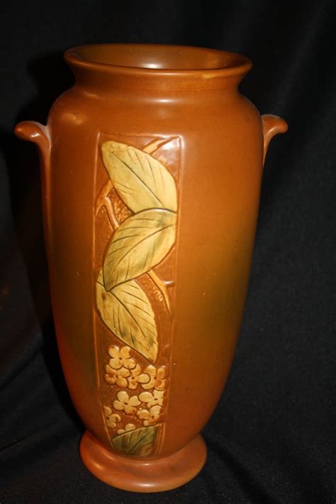 Weller Pottery Vase Velva Pattern 1928 | Collectors Weekly