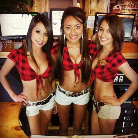 Sexy Waitresses From Twin Peaks Restaurants