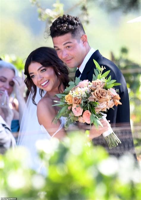Sarah Hyland And Wells Adams Married At California S Sunstone Winery