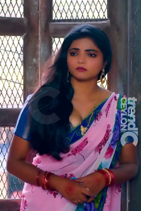 Bharti Jha Looks Hot In Saree In The Doraha Ullu Web Series