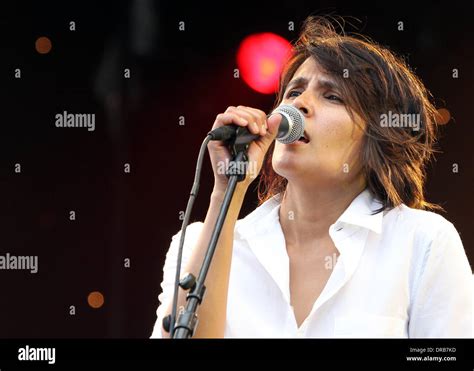 Tanita Tikaram Performing On Stage Hi Res Stock Photography And Images Alamy