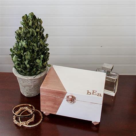 Rose gold is the trend that keeps trending, just when you think we've gilded everything possible in this metallic pinky hue something else appears. Geometric Rose Gold Jewelry Box - Project by DecoArt