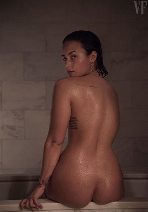 The Hot Mess Corner Blog De Belleza Moda Y Tendencias Demi Lovato Se Desnuda Para Vanity Fair