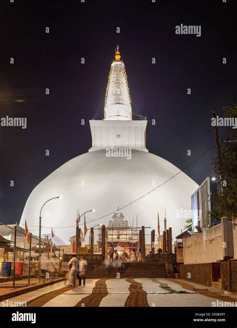 Ruwanweli Maha Seya Pagoda Hi Res Stock Photography And Images Alamy