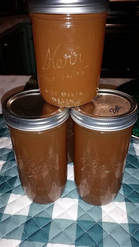 This apple pie moonshine recipe is crazy good! Homemade Apple Pie Moonshine- Using Everclear | Homemade apple pies, Apple pie moonshine ...