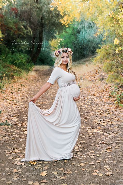 Danielle Torres Photography Romantic Flower Crown Maternity Photo Shoo Maternity