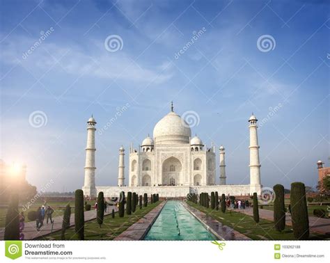 Taj Mahal En Agra Uttar Pradesh La India Foto De Archivo Editorial