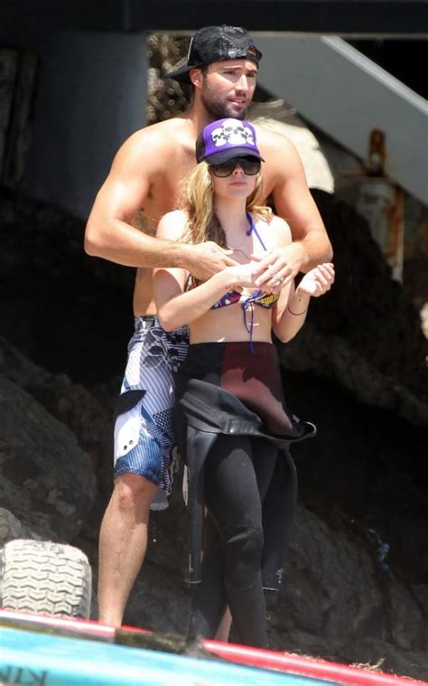 Brody jenner reportedly breaks up with avril lavigne because she was holding his career back? JUST IN: Avril Lavigne & Brody Jenner Split! ← #gossip david