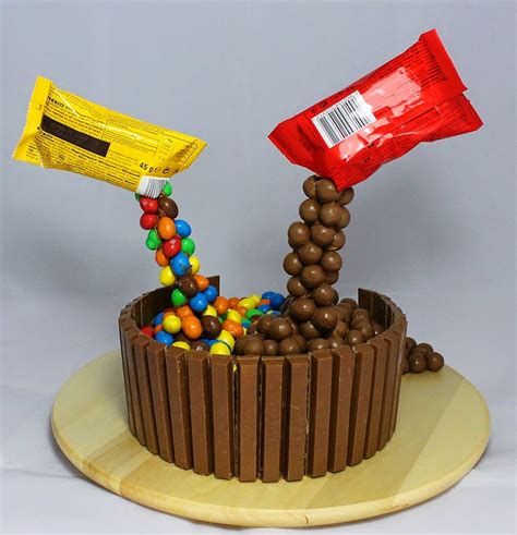 Jetzt ausprobieren mit ♥ chefkoch.de ♥. wunderbare Fantasie: "Illusion Cake" mit Maltesers und M&M's