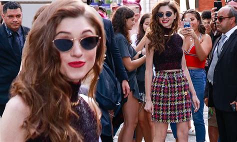 Natalia Dyer Charms In A Plaid Jumpsuit As She Talks Netflixs Stranger
