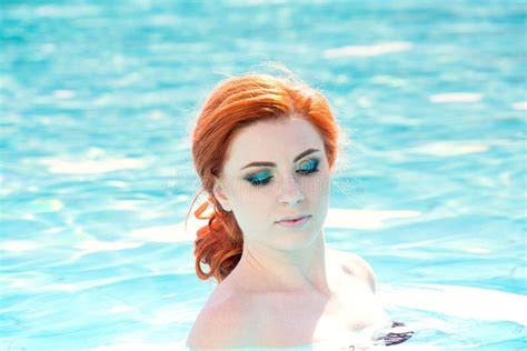 Karisha Terebun Set Posing In A Swimming Pool In Hot Sex Picture