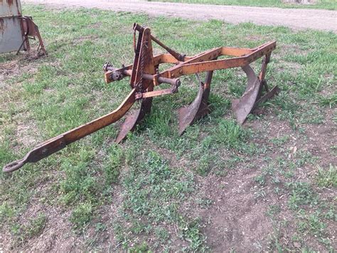 Allis Chalmers 3 Bottom Snap Coupler Plow Bigiron Auctions