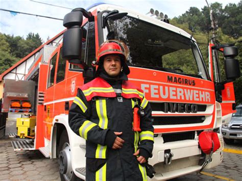 Los bomberos en chile celebran su aniversario el 30 de junio, en conmemoración a la fundación la primera institución del tipo en chile. Bomberos penquistas cuentan con el carrobomba más moderno ...