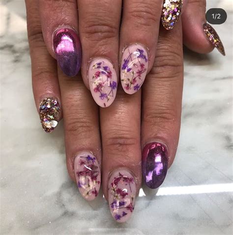 Pink dried flowers for nails. 40+ Glam Dried Flower Nail Designs For Spring 2020 - The ...