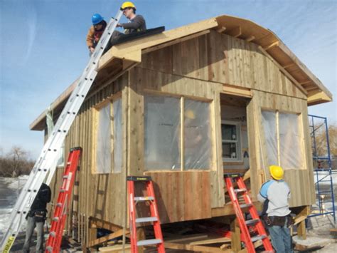 Newsroom College Students Building Cabins At Ontario Parks