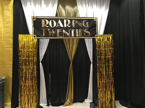 Roaring Twenties Costumes: Party Like Gatsby!
