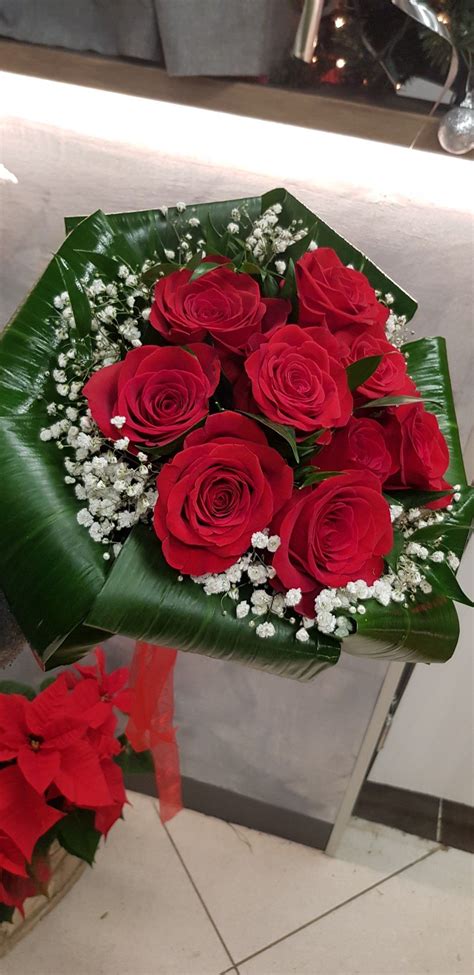 Splendido mazzo composto da 3 rose rosse: San Valentino | Bouquet di rose rosse, Bouquet di rose, Mazzo di rose