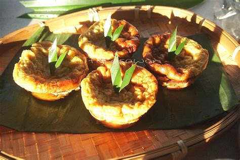 Kuih akok merupakan sejenis kuih tradisi tradisional yang terkenal di malaysia, terutamanya di pantai timur iaitu di kelantan dan terengganu. Kuih Akok Durian ~ Resepi Terbaik