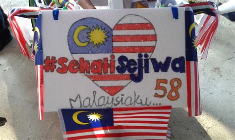 Gambar kemerdekaan bagi versi 2020 ini adalah diubah suai oleh oohsenyum sendiri dengan penambahan logo dan tema hari kemerdekaan bagi tahun 2020 iaitu malaysia prihatin. SK Durian Mas, K.Trg: August 2015