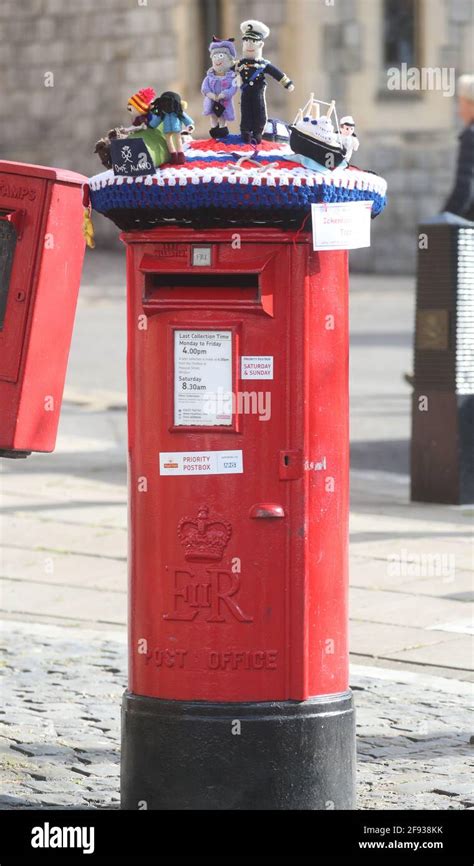 Knitted Postbox Toppers Hi Res Stock Photography And Images Alamy