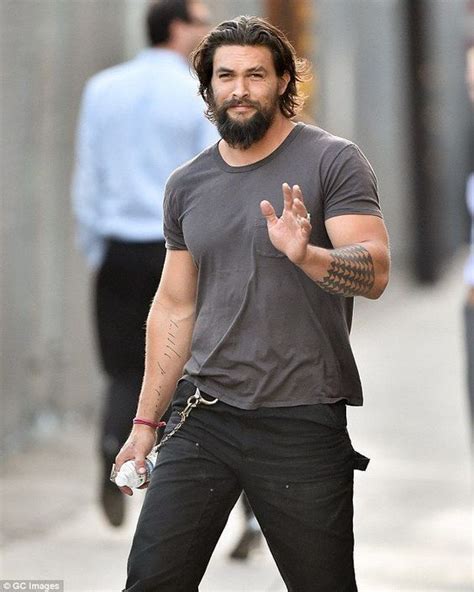 Momoa is an impressive six feet and four inches of mostly muscle. 20 BEST JASON MOMOA MAN BUN STYLE 2019 | Beard hairstyle ...
