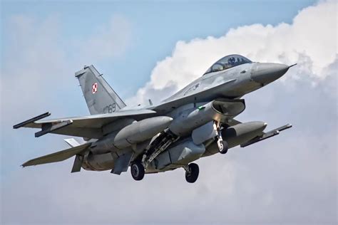 Polish Air Force F 16 Jets Deploy To Kuwait To Fight Daesh The