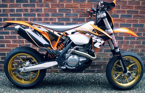 The ktm 500 exc is a sensational fighting machine and a reliable workhorse all rolled into one. Ktm 500 exc