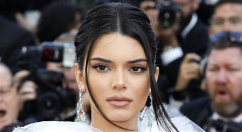 He has an estimated value of $2 million, and in the season. Chi è Devin Booker, il fidanzato di Kendall Jenner: la ...