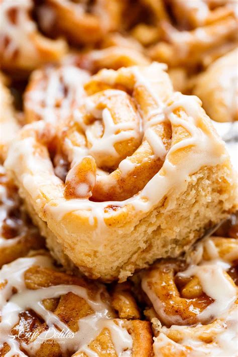 Apple Pie Cinnamon Rolls With Cream Cheese Frosting Cafe